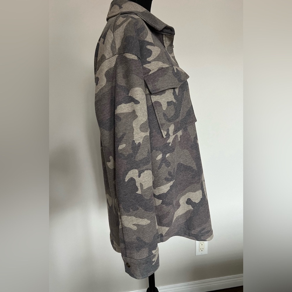Blue B Collection Women’s Camo Waffle Button Down Shacket - Picture 3 of 4